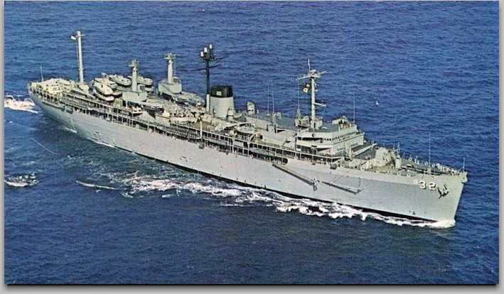 Uss Holland (As-32) underway on the high seas